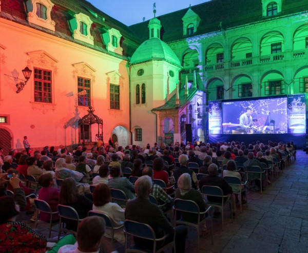 Übertragung der ORF-Steiermark Klangwolke 2024 im Grazer Landhaushof